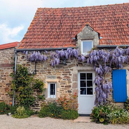 Maison Normande Proche De La Mer Et Des Lieux Touristiques Quettehou Exterior photo